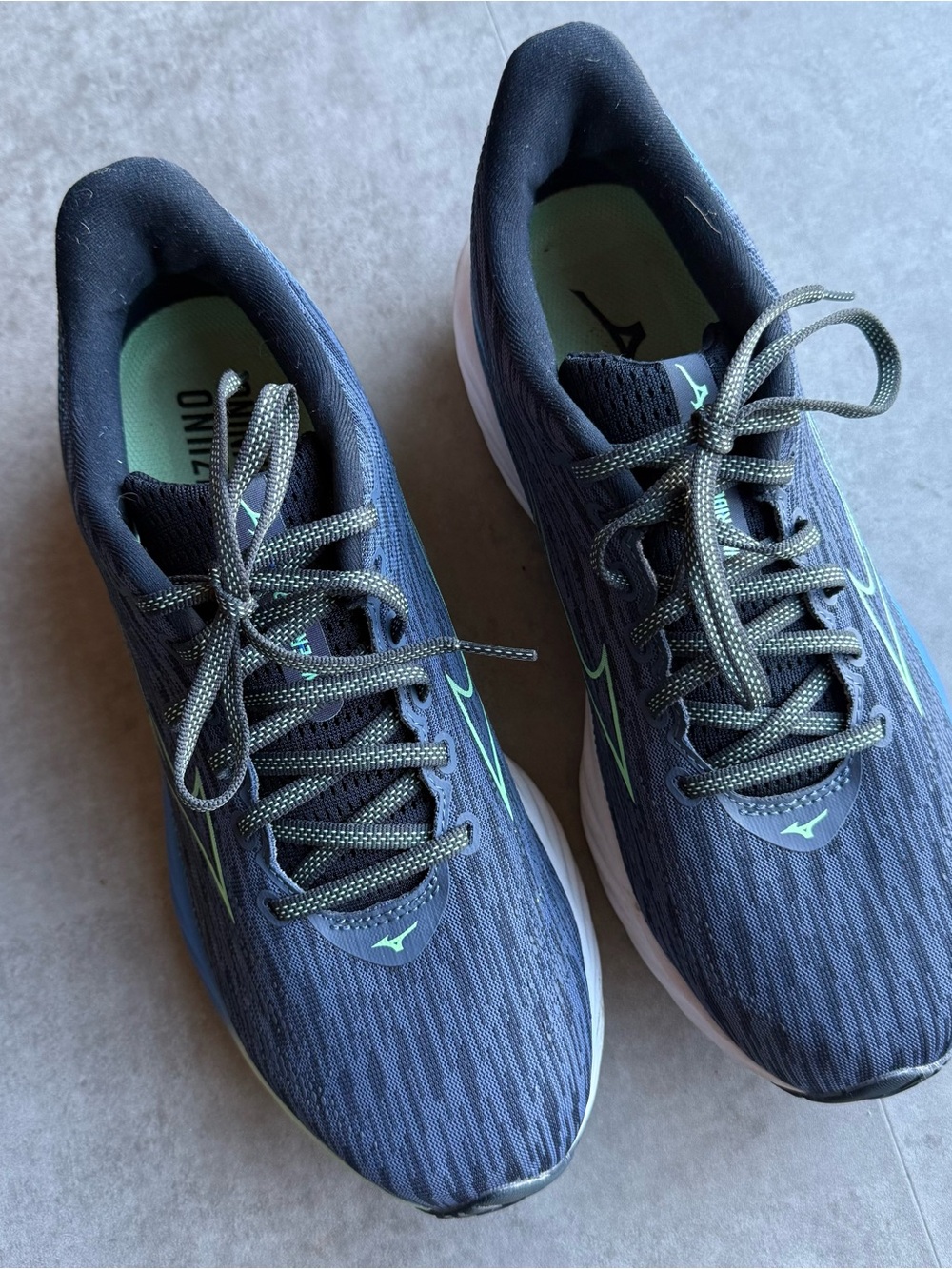 Mizuno Wave Rider 28, men’s running shoe, vintage indigo-neo mint, 9.5D